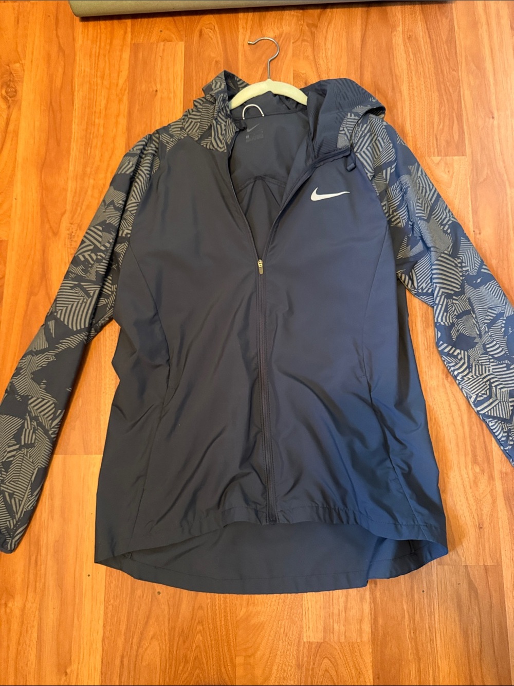 Nike Navy Hooded Wind BreakerJacket with Patterned Sleeves